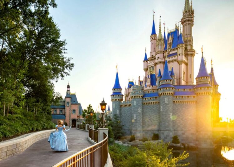 A Disney é a mais recente empresa de entretenimento a cumprir com as ordens executivas anti-dei de Trump