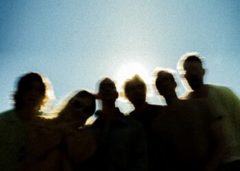 A cabeça e o coração anunciam um novo álbum, revelam “depois do sol poente”