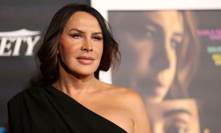 A estrela de 'Emilia Pérez' Karla Sofía Gascón para participar da cerimônia do Oscar em meio à controvérsia da mídia social