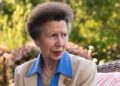 A família real compartilha momentos sinceros da princesa Anne durante o novo passeio