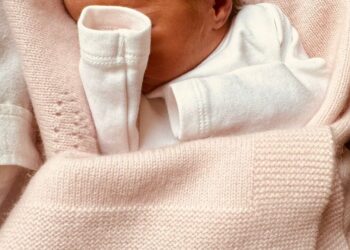 A filha da princesa Sofia, Ines, neta da rainha Rania Amina, mais