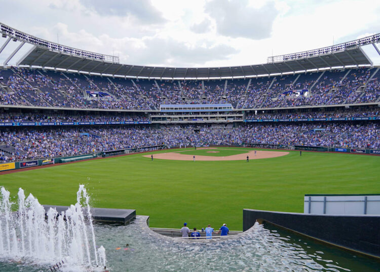 A ideia comercial do Royals Blockbuster traz US $ 7,8 milhões de 25 horas para Kansas City