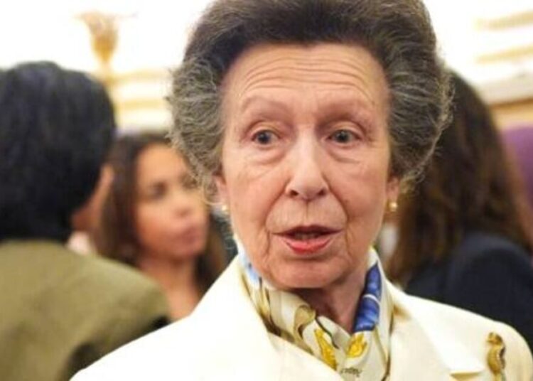 A princesa Anne ganha um novo apelido de três palavras quando se junta ao rei e à rainha | Real | Notícias