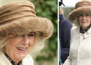 A rainha Camilla vira a cabeça enquanto sai no Royal Ascot com o Auxino Top | Real | Notícias