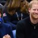 A reação do príncipe Harry ao presente surpresa nos jogos Invictus - 'tão inapropriado' | Real | Notícias
