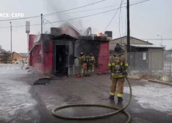 ASSISTA: CSFD responde à estrutura Fire no Pleasures Entertainment Center