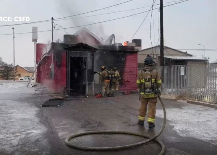 ASSISTA: CSFD responde à estrutura Fire no Pleasures Entertainment Center
