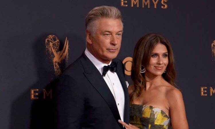 Alec Baldwin foi diagnosticado com TEPT após o tiroteio de 'ferrugem', sua esposa diz no novo reality show