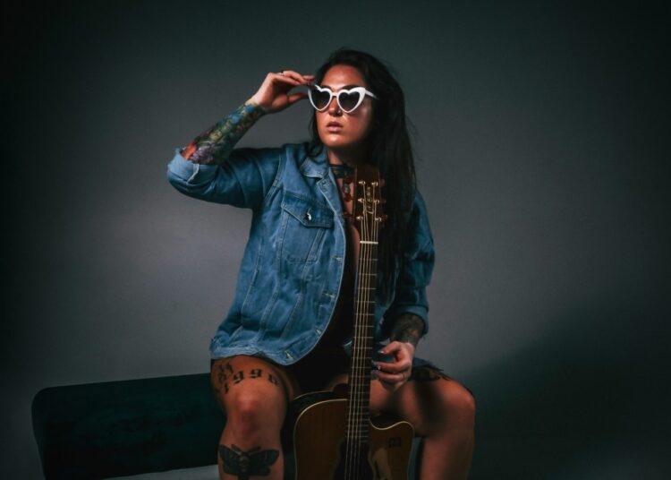 Allie Colleen sobre se tornar pessoal em um novo EP 'Sinceramente Rolling Stone'