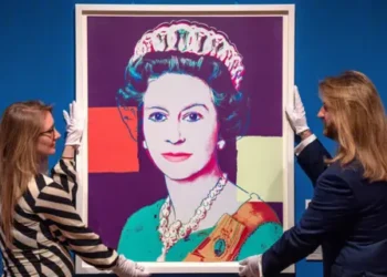 Andy Warhol Screenprint of Queen Elizabeth II é exibida em Edimburgo