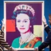 Andy Warhol Screenprint of Queen Elizabeth II é exibida em Edimburgo