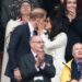 As exibições enfáticas de Meghan com Harry sugerem na saída de renúncia pré-iluminada | Real | Notícias