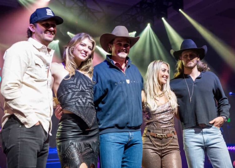 Ashley Cooke, Zach Top Lead 2025 Novos rostos do Country Music Show