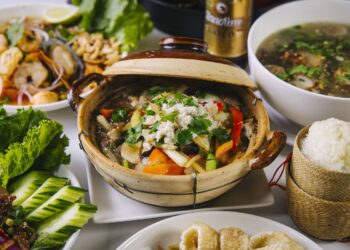 Asiannights: o melhor tailandês de Fort Worth, cozinha e entretenimento Lao