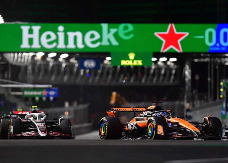 Atos e apresentadores de música insanos F1 75 revelados antes do evento de lançamento