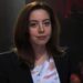 Aubrey Plaza faz a primeira aparição desde que a morte do marido Jeff Baena no SNL50 Anniversary Show, presta um tributo especial