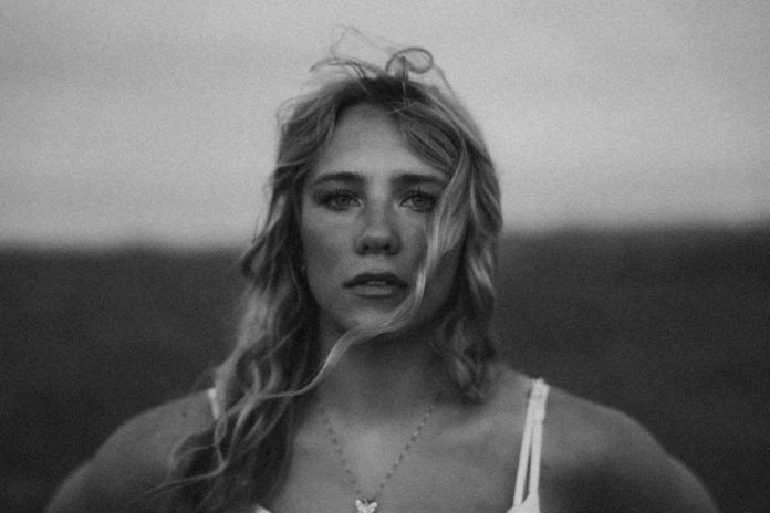 Avery Anna lança o novo single “Sr. Previsível, ”Primeira música solo desde o rompimento durante o café da manhã