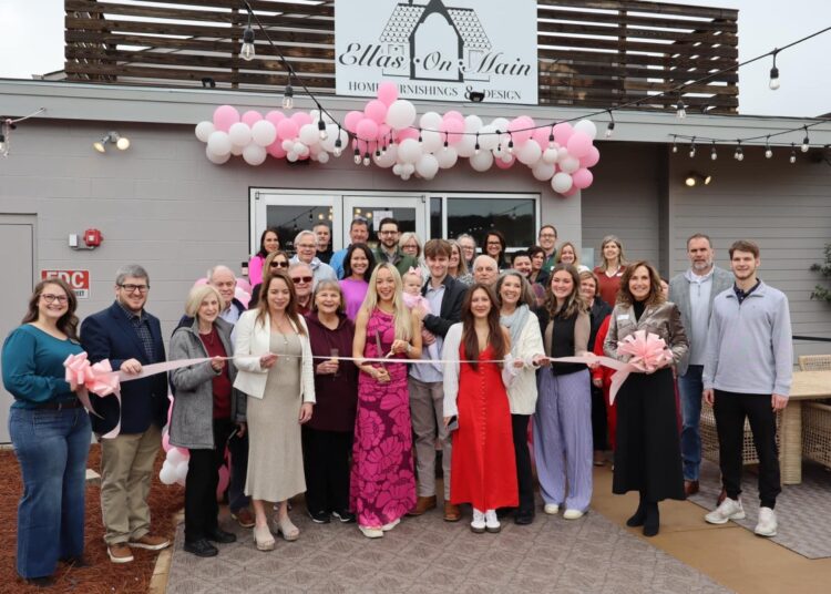 Bem -vindo Ella's On Main to Trussville's Entertainment District