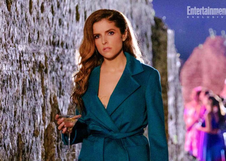 Blake Lively, Anna Kendrick Slay em 'Outro simples favor' imagens (exclusivas)