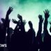 Bloco de estrada perto de Corby Stops Ravers atingindo o evento não licenciado