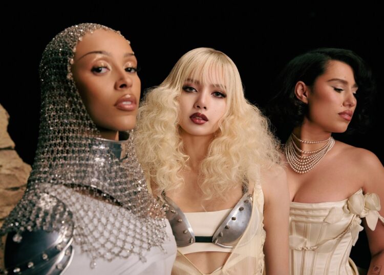 'Born Again' de Lisa com Doja Cat & Raye votaram nova música favorita