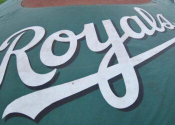Candidato de rotação do Royals, ex-vencedor de 21 jogos sofre um revés prematuramente em lesão