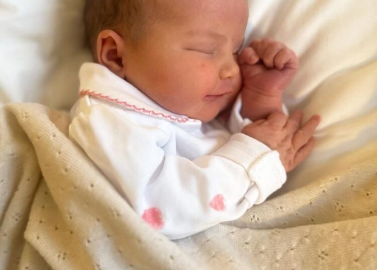 Casal real compartilhe a primeira foto preciosa da filha recém -nascida