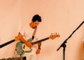 Centro transmitindo nova música "Waste"