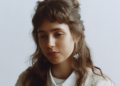 Clairo compartilha o videoclipe Weird Al 'Yankovic, estrelado pelo novo single' Terrapin ' - a nota