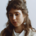 Clairo compartilha o videoclipe Weird Al 'Yankovic, estrelado pelo novo single' Terrapin ' - a nota