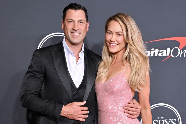 “DWTS” Pro Maksim Chmerkovskiy chama apenas o relacionamento com o parceiro de celebridade 'um erro'