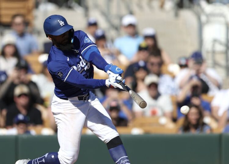 Dodgers pendura 10, mas permita 11 corridas em derrota para o Royals