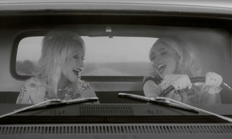 Dolly Parton se harmoniza com Sabrina Carpenter para um redux fofo e limpo de 'Por favor, por favor'