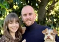 Emily, na estrela de Paris, Lily Collins, recebe o primeiro bebê com Charlie McDowell | Hollywood
