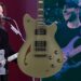 “Espero que esta guitarra traga a você metade da alegria que você e sua música me trouxeram”: Wolfgang Van Halen presenteou seu novo guitarrista favorito um de seus guitarras EVH SA-126 Signature