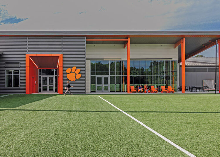 Esportes de mérito/entretenimento - Expansão do Programa de Esportes para Mulheres da Universidade Clemson