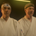 Eu assisti a todos os Cobra Kai para o final, e não estou surpreso com quem eu me conectei agora