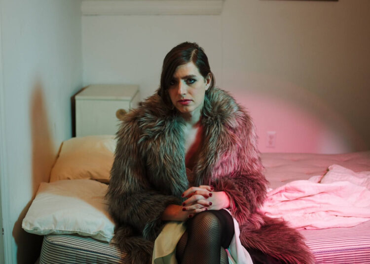 Ezra Furman anuncia o novo álbum 'Goodbye Small Head'