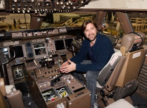Filme de Keanu Reeves 'The Entertainment System Is Off' vende amplamente