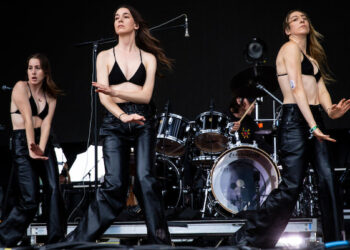 Haim parece estar provocando novas músicas em postagens enigmáticas