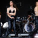 Haim parece estar provocando novas músicas em postagens enigmáticas
