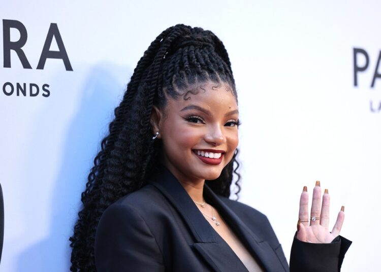 Halle Bailey começa 2025 anunciando o novo single 'Back & Forth'