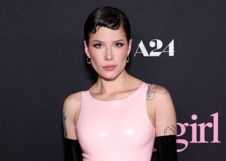 Halsey anuncia um novo single 'Safeword'