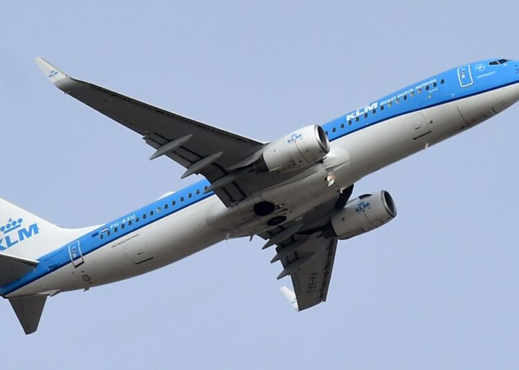 Horror como avião carregando real forçado a fazer pouso de emergência | Real | Notícias