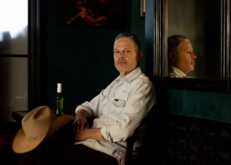 Jason Boland no novo álbum dos retardados, a importância do renascimento do país 'Red Dirt'