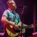Jason Isbell compartilha Foxes in the Snow 'Title Track do novo álbum