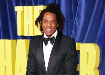 Jay-Z responde à demissão de ação acusando-o e Sean Combs de estupro