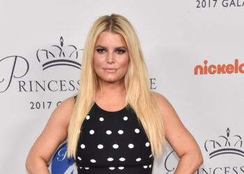 Jessica Simpson está de volta a fazer música, lança nova música