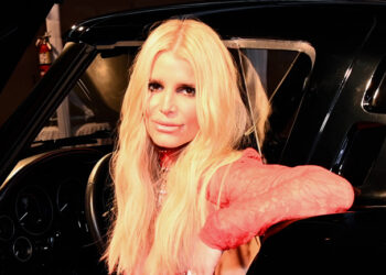 Jessica Simpson lança a primeira nova música em mais de 16 anos - ouça 'Use My Heart Against Me' e Leia letras! | Primeiro escute, Jessica Simpson, Lyrics, Music | Just Jared: Notícias e fofocas de celebridades