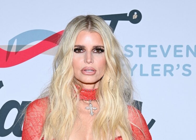 Jessica Simpson provoca o retorno da música com o trecho de nova música: Ouça aqui